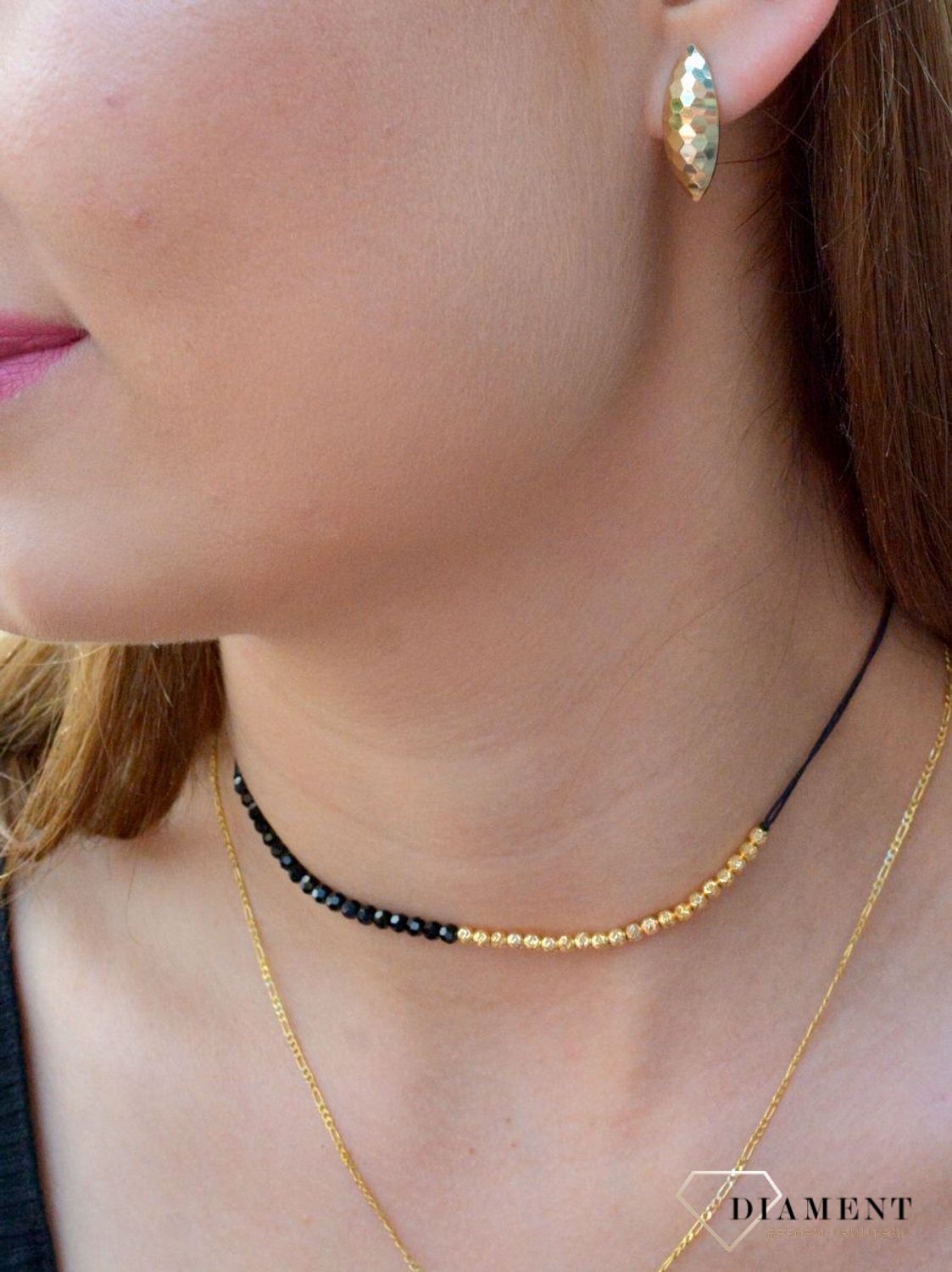 Złote kolczyki grawerowane blaszki KL 6204 333. Złote kolczyki wykonane z dbałością o każdy szczegół i detal. Kolczyki zachowane w prostej formie, grawerowanej blaszki. Elegancka biżuteria posiada wygodne z.jpg